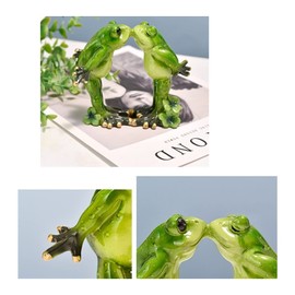 Queemie Romantic Kissing Frog Couple Figurine Resin Frogs Model Statue Funny Creative Green Frogs Collectible Figurines for Xmas Birthday Valentine's Day Gifts