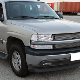 Spec-D Tuning Chrome Housing Clear Lens Headlights Compatible with 1999-2002 Chevy Silverado, 2000-2006 Tahoe Suburban, L+R Pair Head Light Lamp Assembly