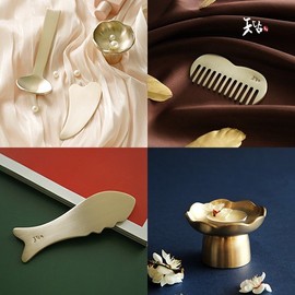 Notdam Gua Sha Bangjja Yugi Heart Gua Sha Massager and other Organic Gua Sha Collection, Clover Gua Sha Massager / 놋담 괄사 방짜유기 하트괄사 마사지기 외 유기괄사 모음전, 클로버 괄사 마사지기