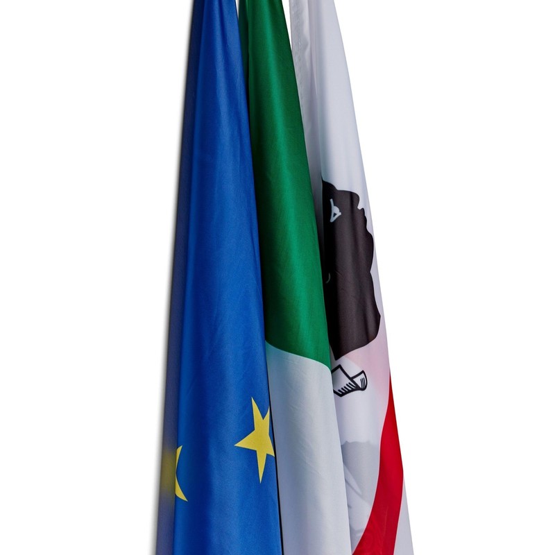 Runesol Vatican City Flag, 91x152cm, 3ft x 5ft, 4 Grommets,