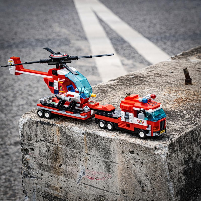 Block Builder Fire Truck Building Block Set (646 Pieces). Fire