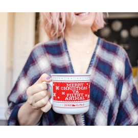 Silver Buffalo Home Alone - Taza de cerámica para caravana de 2 pulgadas, diseño de animales sucios, divertida taza de Navidad, vasos festivos para café, té, bebidas calientes y frías, capacidad para