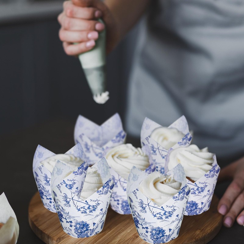 Whaline 200Pcs Blue and White Floral Cupcake Liners Chinoiserie Muffin