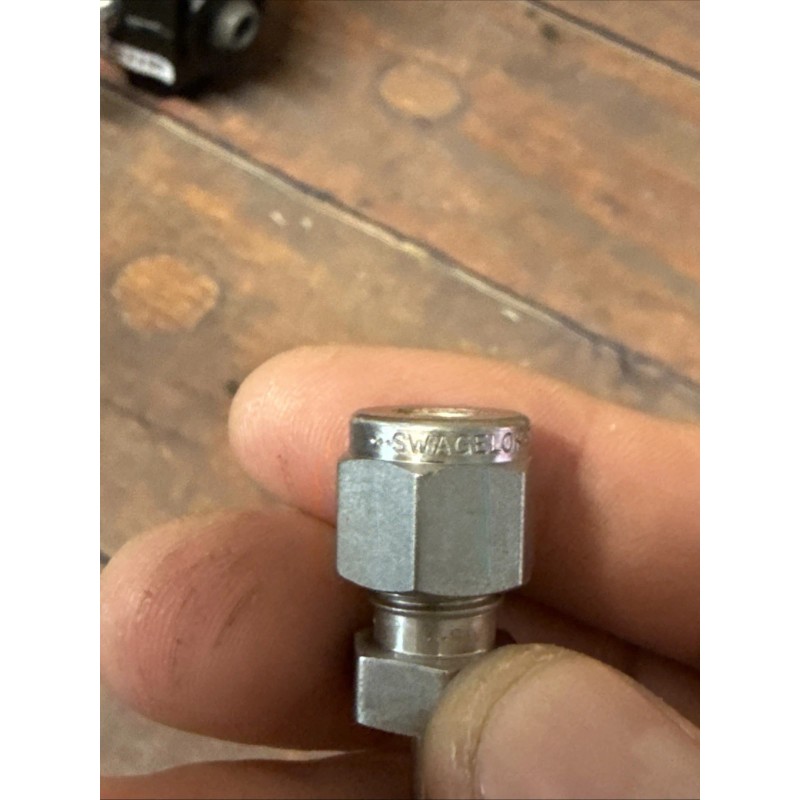 Swagelok SS-400-R-2 1/4 - 1/8" Stainless Steel Fitting Reducer Free