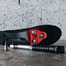 look(ルック) クリート DELTA RED