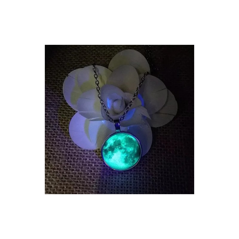Collar De Luna Llena Brillante Brilla En La Obscuridad 3d