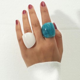 GYRMMUE Multicolor Resin Chunky Rings for Women,Acrylic Plastic Rings Knuckle Finger Rings Cute Trendy Aesthetic Y2k Statement Rings Vintage Simple Geometric Rings Jewelry Gifts (blue+white)