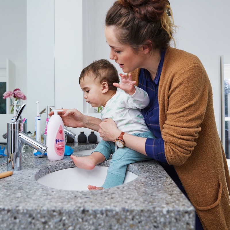 Johnson's Baby lotion, body moisturizer for dry, delicate skin, 800ml