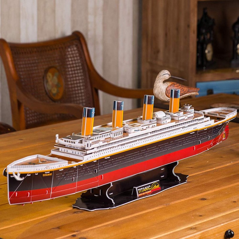 Revell 170 RMS Titanic, probably the most famous ship world