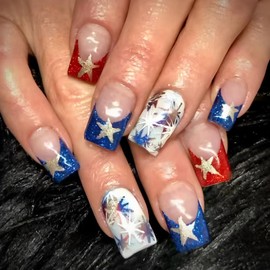 LBPEPAMZ 24Pcs 4th of July Press On Nails Short Medium Square Fake Nails with Gold Star Design Colorful Firework Independent Day Acrylic False Nails Red Blue French Tip Glue on Nails for Women Decor