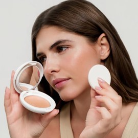 Soleas Compacto Make Up SPF50 Light 7g – Fotoprotector Solar Facial en Crema Compacta con Color – Maquillaje Protector Mate de Efecto Empolvado con Vi