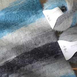 XBDS-51 Gradient Colored Long Wool Yarn for Crocheting & Knitting, Multi-Colored Soft Long Pile, 38% Wool 40% Nylon 22% Acrylic Blend Rainbow Yarn, for Crochet Scarf, Hat and Garments (1 Ball)