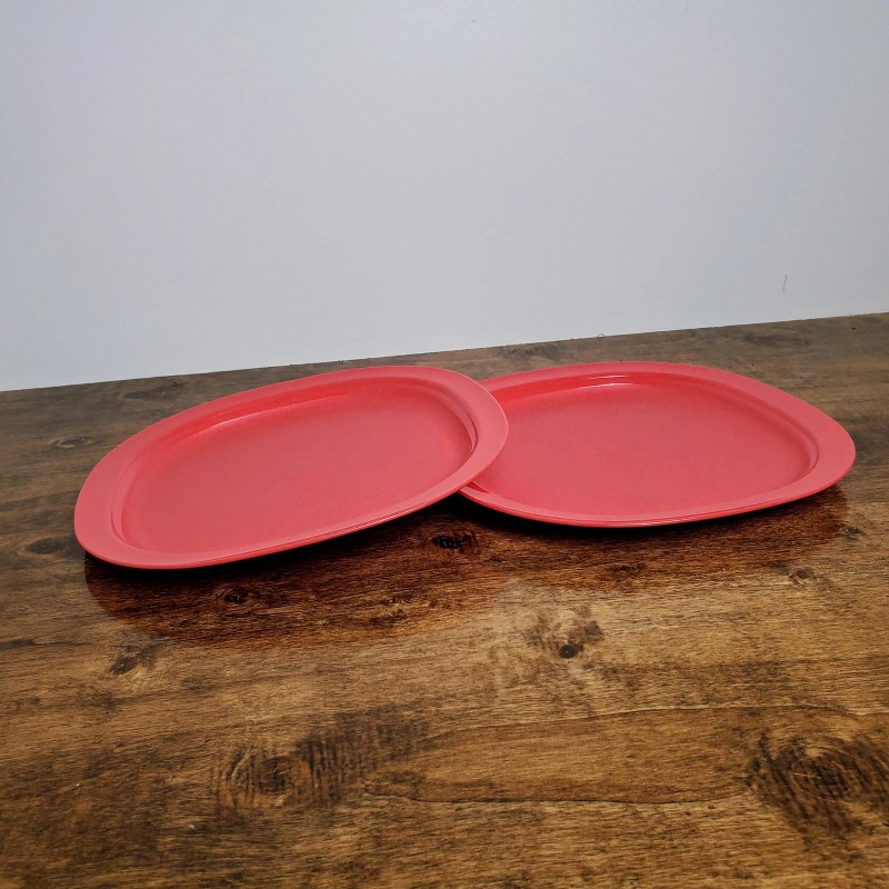 Tupperware Microwave Reheatable Dinner Luncheon Plates 3398 Red - Set