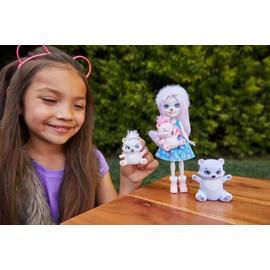 Enchantimals GJX47 Enchantimals Family Play Set, Pristina Polar Bear Doll (15.24 cm) with 3 Animal Figures
