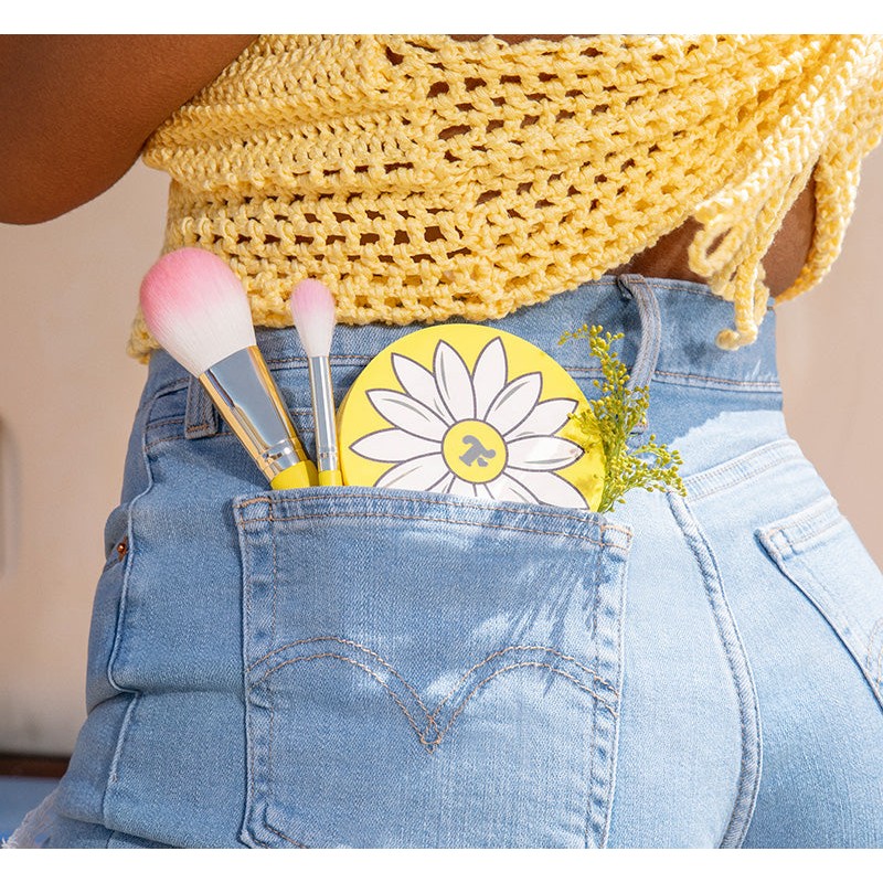 TRIXIE COSMETICS Y-14 HIGHLIGHTER BRUSH, TRIXIE