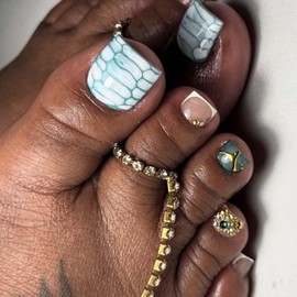 LINMEIZAI Press On Toenails, Square Fake Toe Nails Press ons Nail Tips Acrylic Nail Kit False Nails Turquoise Marble with Rhinestone Accents Stick On Toenails for Dark Skin Tone Women and Girls 24Pcs
