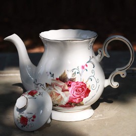 Jomop European Style Ceramic Flower Teapot Coffee Pot Water Pot Porcelain Gift Large 5.5 Cups (1, Rose)