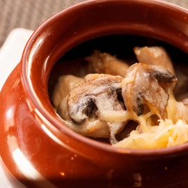 Traditional Natural Clay Stoneware Baking Pot with Lid (0.5-Qt) Stoneware Ramekin with Lid 17 fl oz 500 ml Clay Pot for Cooking, Dutch Oven Pot With Lid, Cooking Pot, Earthenware Pot