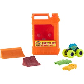 Hot Wheels Monster Trucks - Fai il Pieno e Vai, playset con pista trasformabile in arena per acrobazie, include un Motosaurus e 2 macchinine schiacciate, giocattolo per bambini, 4+ anni, HXT04