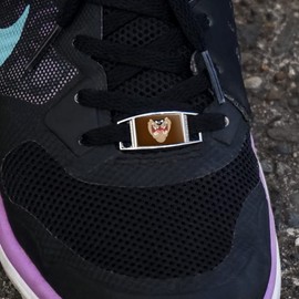 GRAPHICS & MORE Looney Tunes Taz Face Rectangular Shoe Shoelace Shoe Lace Tag Runner Gym Charm Decoration
