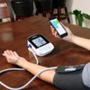 OMRON Baumanómetro digital de brazo 7156T con Bluetooth y brazalete