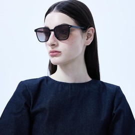 GMKATEYE Polarized Foldable Sunglasses for Women Mens - Ultra Lightweight Folding Sunnies for Driving & Travel - UV400 Protection Square Retro Style Unisex Shades (Black/Gray)