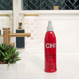 CHI 44 Iron Guard Spray de protección térmica, Fórmula nutritiva que ayuda a resistir el daño del calor y a domar el encrespamiento, Transparente, 227 ml