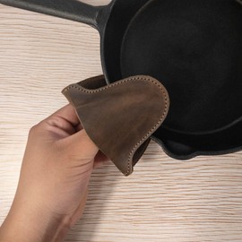 Cast Leather Co., Oven Mitt Heat Resistant, Rustic Potholder for Kitchen Cooking and Baking, Oven Glove, Full Grain Leather, Handmade, Bourbon Brown