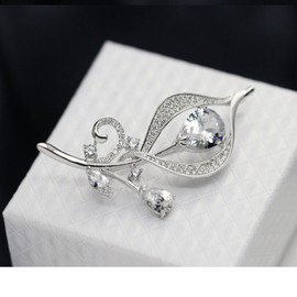 Deyanse Women's Brooch, Silver/Rose Gold Flower Pin White Marquise Zirconia Comes with Stainless Steel Chain as Necklace, Breastpin with Gift Box for Women Mother Fits Sweater Suit, White gold plated