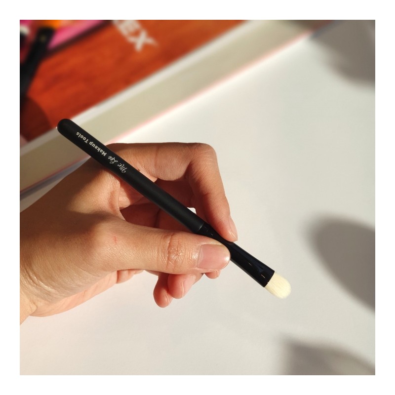 TOGO Base Shadow Brush / TOGO 베이스 섀도우 브러쉬