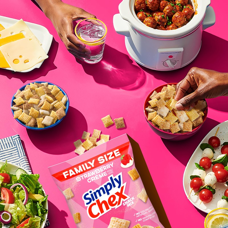 Simply Chex Strawberry Crème Flavored Snack Mix, Family Size, 13.5