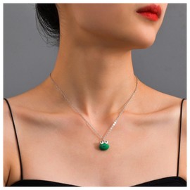 Allereyae Vintage Cartoon Frog Pendant Necklace Green Frog Choker Necklace Funny Frog Necklace Silver Minimal Necklace Jewelry for Women