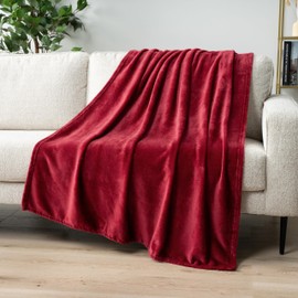 PAVILIA Wine Red Fleece Throw Blanket for Couch, Maroon Burgundy Soft Fuzzy Flannel Throw for Sofa, Luxury Plush Microfiber Bed Blanket, Cozy Home Decorative Velvet Gift Blanket, 50x60