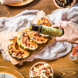 Texas Hill Country Olive Co Garlic Infused Olive Oil - Cold Pressed Gourmet EVOO Olive Oil - Great for Dressing Dipping Marinade - No Artificial Flavors or Added Sugar - Made in Texas (8.5 oz)