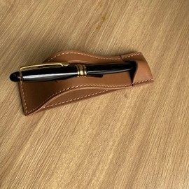 Handmade Leather fountain pen stand, Leather Pen Holder, Leather Desk Pen Holder, Leather Pen Stand for Desk, Office Pen Stand Supplies Accessorie