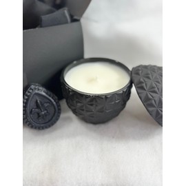 K_R-Blue (Type) Scented Candle. Hand Poured. Notes of Citrus, Floral, Woody, Musk. 5.0 oz. with appx. 15-20 hrs. Burn time.