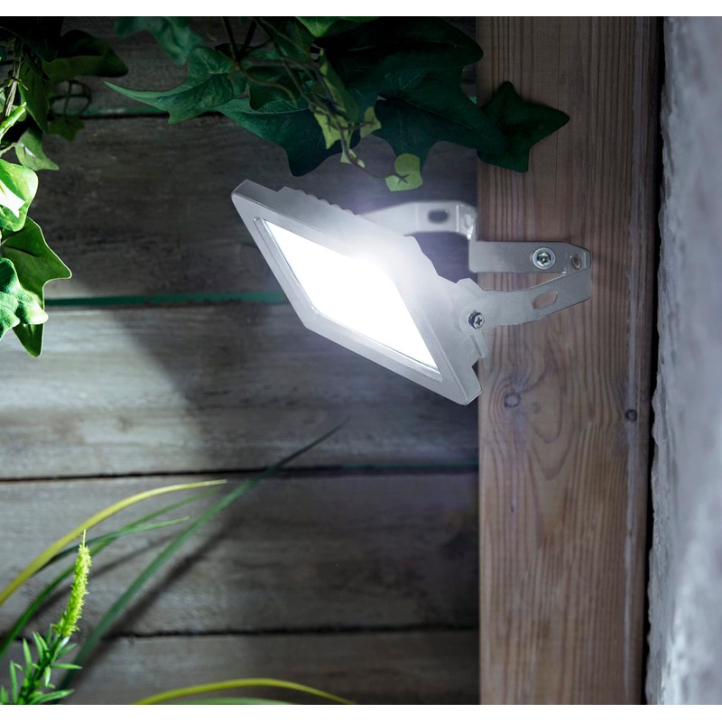 Northpoint 15 W LED Floodlight Outdoor 1500 Lumen IP65 Waterproof
