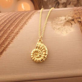 Guntaas Gems Necklace for Women, Spiral Conch Shell & Starfish Pendant, Vintage Ocean-Inspired Choker, Adjustable Summer Beach Jewelry