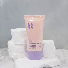 Holika Holika Moisture Makeup Sun Cream 60ml (SPF50+) / 홀리카홀리카 모이스처 메이크업 선크림 60ml (SPF50+)