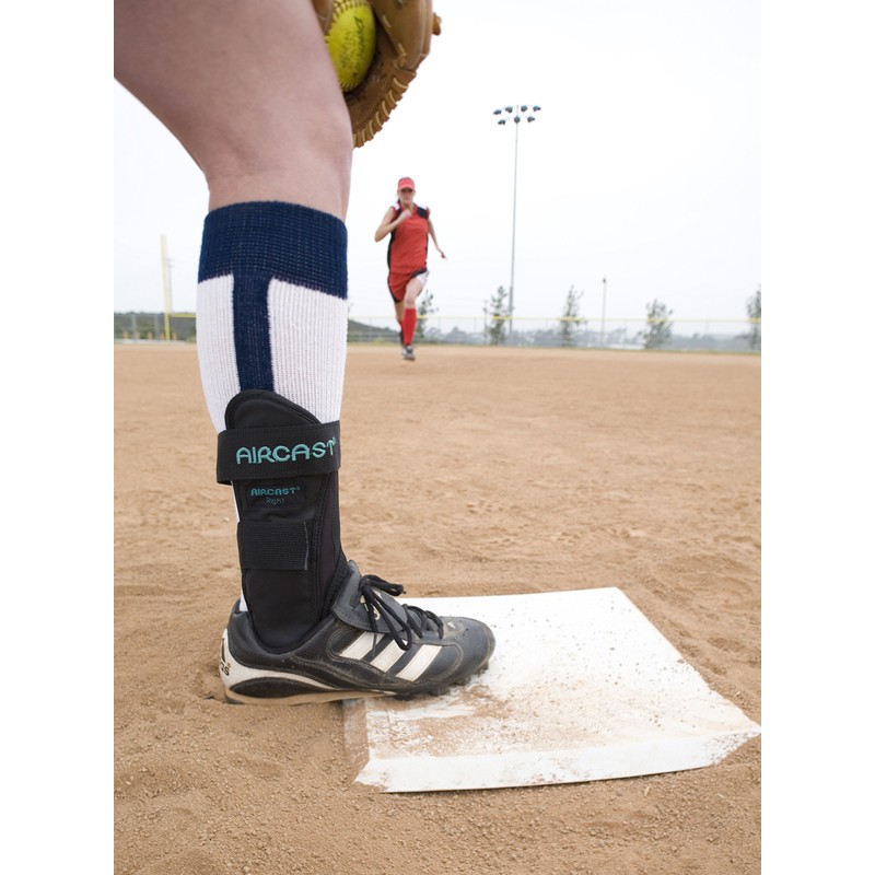 Aircast AirSport Ankle Support Brace, Right Foot, Medium