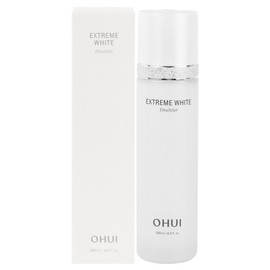 130ml of dazzlingly transparent emulsion that seeps in like snow crystals. / 눈결정체처럼 스며들어 눈부시게 투명한 에멀전 130ml