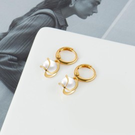 Pearl Earrings Gold for Women, Pearl Earrings Studs, Earrings Gold Ladies, Jewellery Gift for Women and Girls, Copper, Pearl