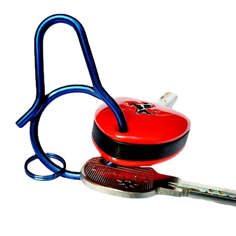 Kapmif Summer requires a light and strong titanium keychain disassembled