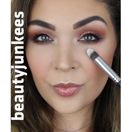 Small Concealer Brush Under Eye – Mini Tapered Kabuki Makeup Brush for Blending, Setting, Contour Eyeshadow, Powder, Cream Make Up, Vegan Synthetic