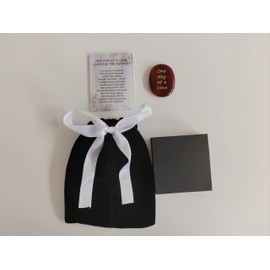 Larbeti One Day at A Time Gift Stone, Thumb Stones for Anxiety Healing Crystal One Day at A Time Agate for Anxiety Relief Encouragement Gift for Friends, Women, Men with Bag, Cards