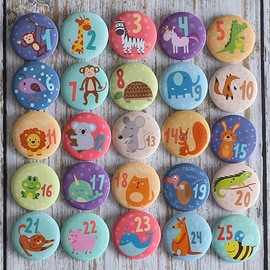 HERZONE Advent Calendar Number Buttons Lapel Pins for Decorating Advent Calendars with Numbers from 1-25 Ideal for Fabric Bags, Bags and Bags (Colour Animals)