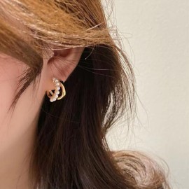 Aneneiceera Boho Claw Stud Earrings Gold Pearl Multi Hoop Earrings Pearl Needle Claw Earrings Beads Huggie Illusion Earrings Jewellery Gifts for Women and Girls Gifts, Metal