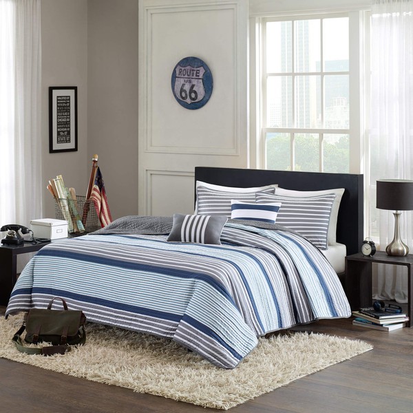 Intelligent Design Reverisble Quilt Set, Modern Casual Stripes Design All Season Coverlet Bedspread Bedding Set Bedroom Décor, Twin/Twin XL, Paul Blue 4 Piece