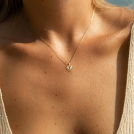 Yatumery Heart Necklace for Women 14K Gold Plated Lace Heart Pendant Necklace for Women Dainty Gold Heart Necklace for Women Trendy Gold Jewelry for Women