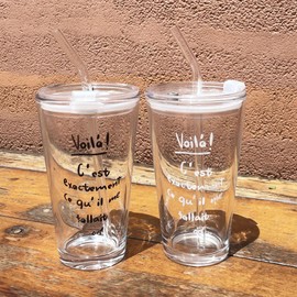 Skoxkoc 400ml Glass Coffee Cups with Lids and Straw - 2 Pack 13oz Clear Tumblers with French Text Ideal for Iced Cofee Milk Tea Beverage Juice (2)